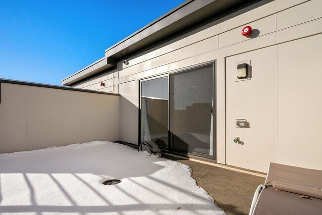 Building Photo - 3 Bed 3.5 Bath - Bethesda Montgomery Row Townhouse - Move in Ready