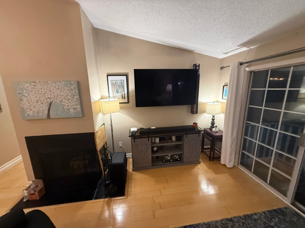 Building Photo - 955 Juniper Way