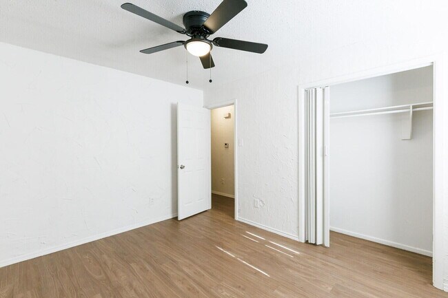 Building Photo - 5517 16th Pl