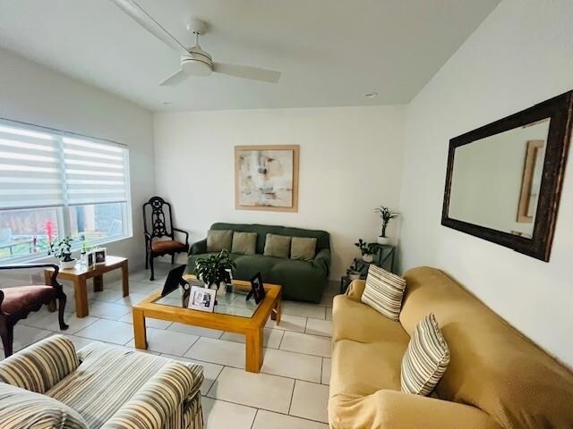 Building Photo - 204 Deer Path Lp