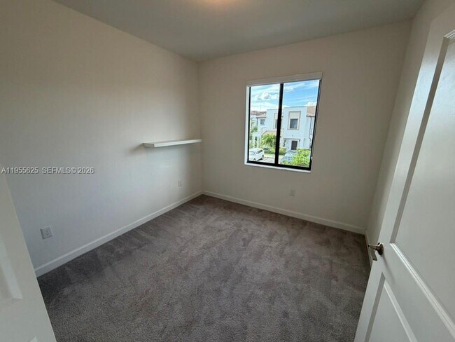 Building Photo - 21001 NE 8th Ave