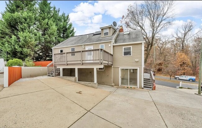 Building Photo - Arlington