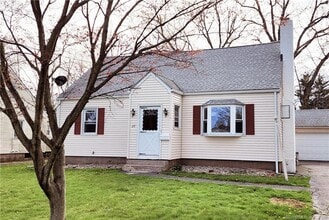 Building Photo - 25 Madsen Rd
