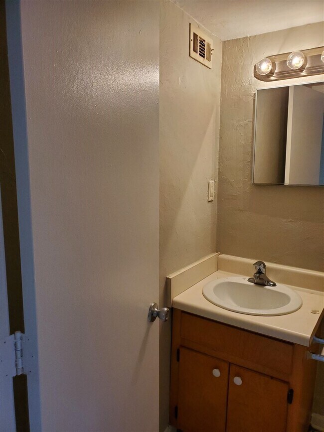 Building Photo - 1810 Pasco St