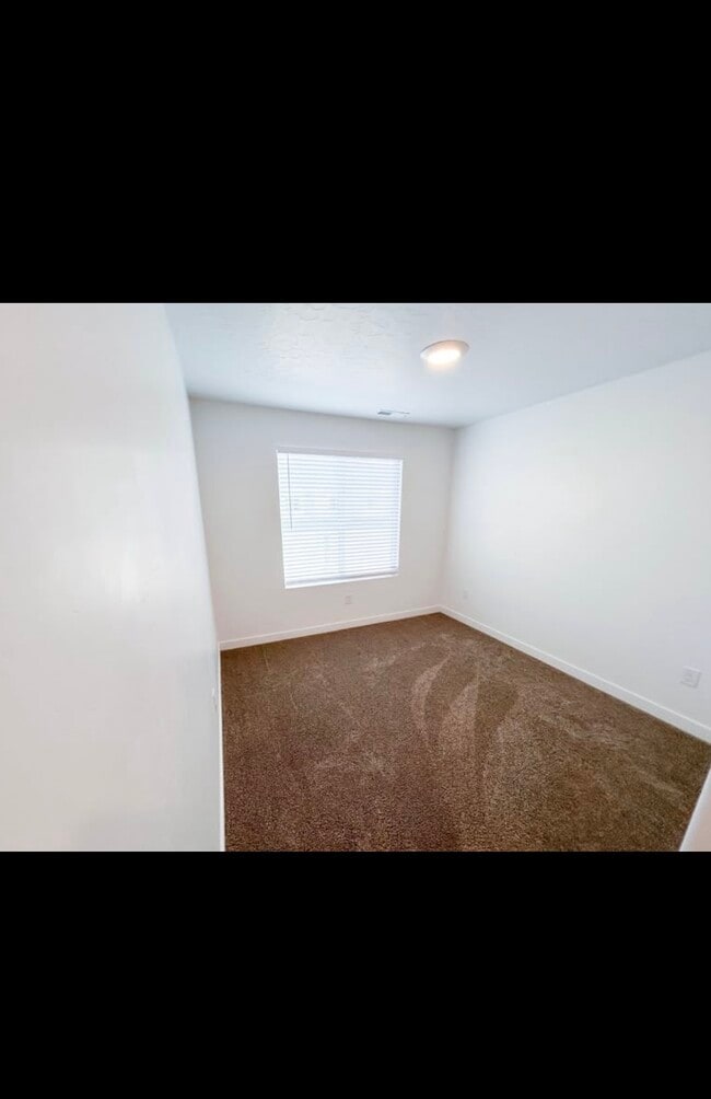 Building Photo - 913 E Flotsam Wy