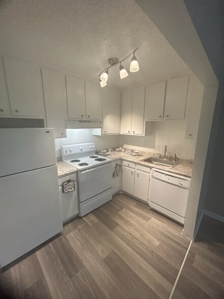 Building Photo - 1005 Hickory Hill Ln