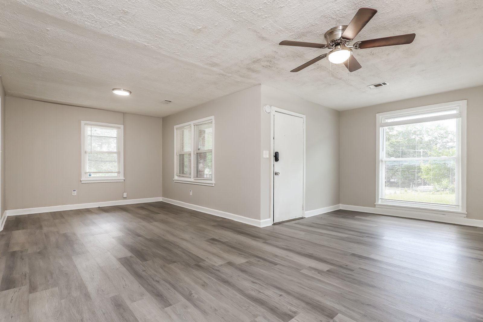 Building Photo - 2839 Schaul St