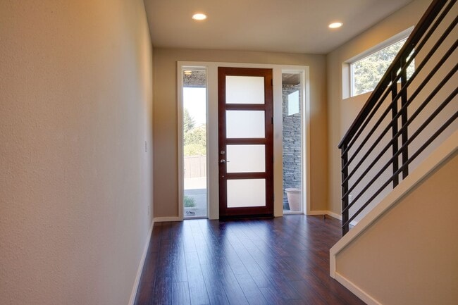 Building Photo - Luxury 2 story with Air Conditioning