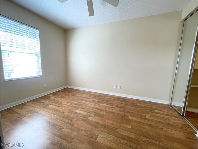 Building Photo - 5325 Cove Cir