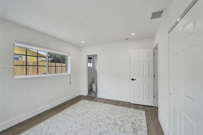 Building Photo - 2101 N 15th Ave