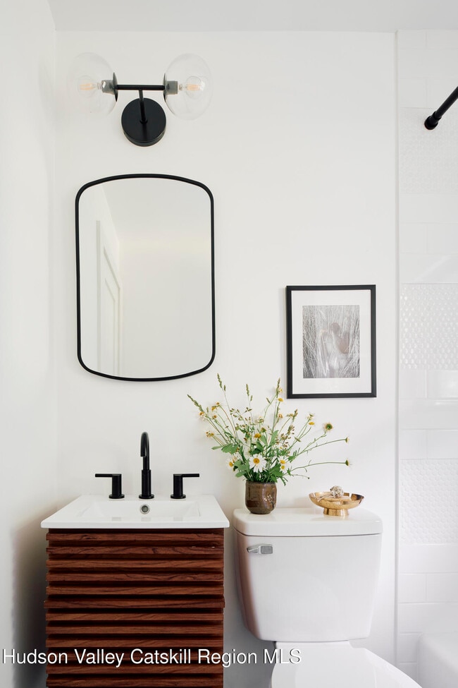 Building Photo - 35 Race Track Rd