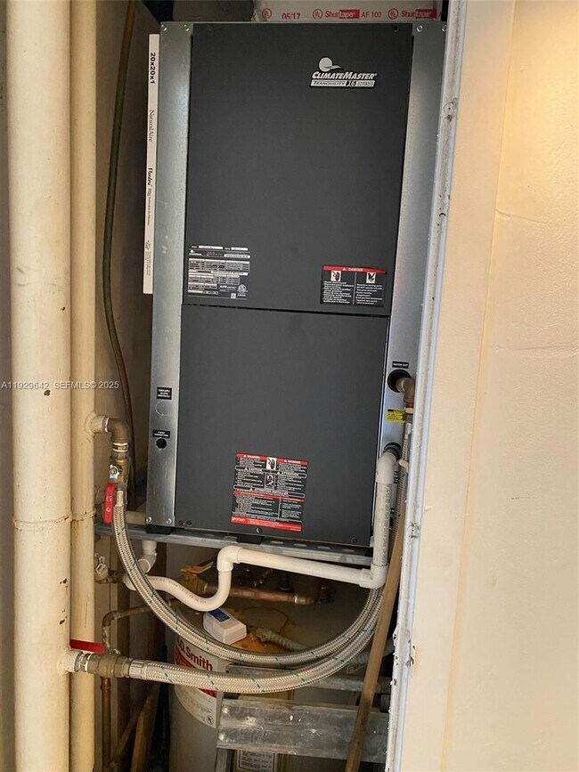 Building Photo - 555 NE 15th St