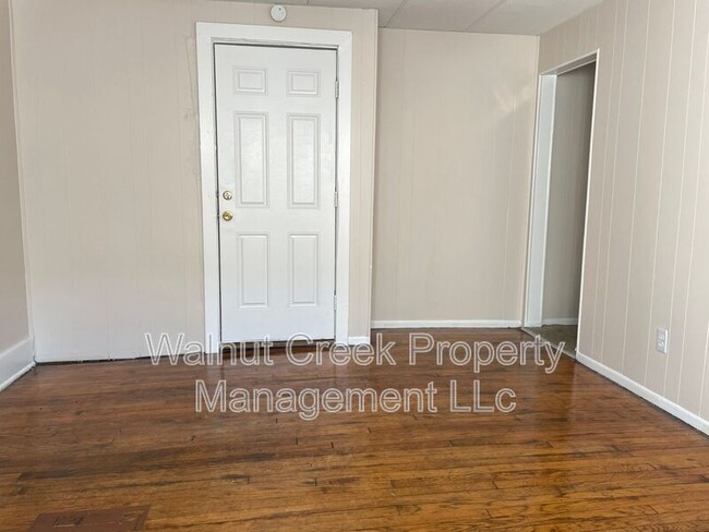 Building Photo - 810 E Erie Ave