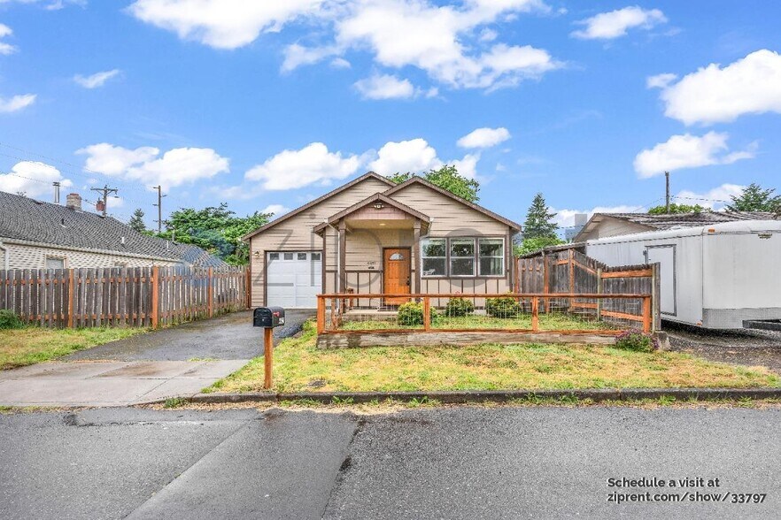 Building Photo - 4451 SE 117th Ave