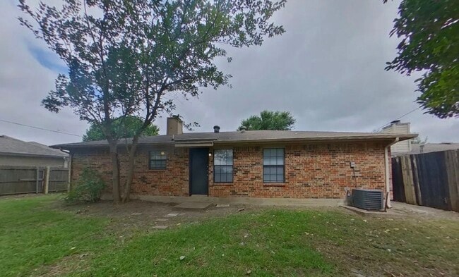 Building Photo - MOVE IN READY