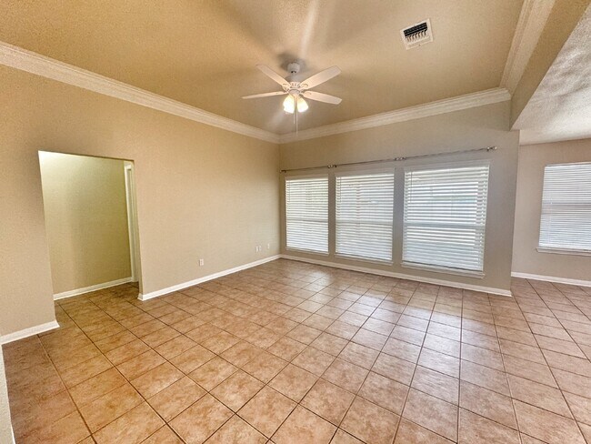 Building Photo - 2062 N Ranch Estates Blvd