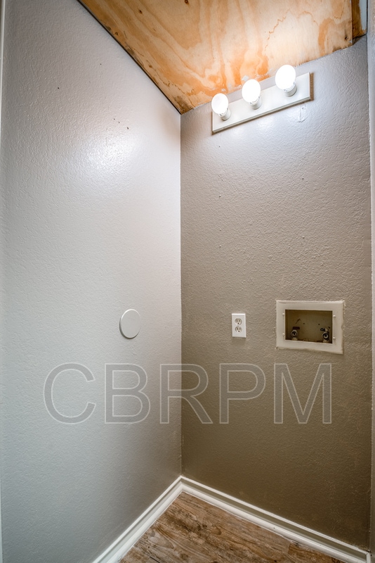 Building Photo - 5330 Kenosha Ave