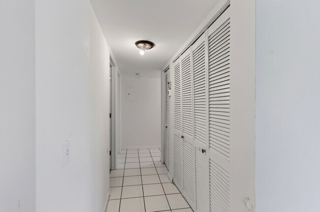 Building Photo - 179 Waterside Dr