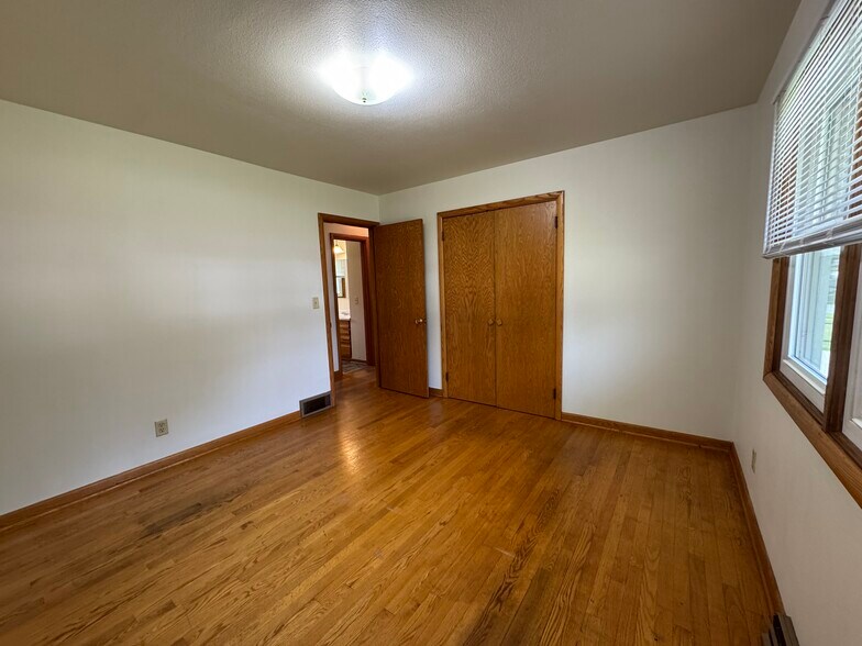 Building Photo - 2925 Leslie Ln