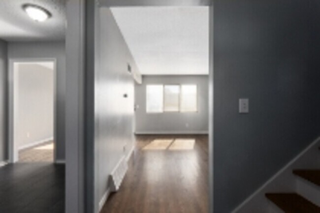 Building Photo - 401 W 87 Pl