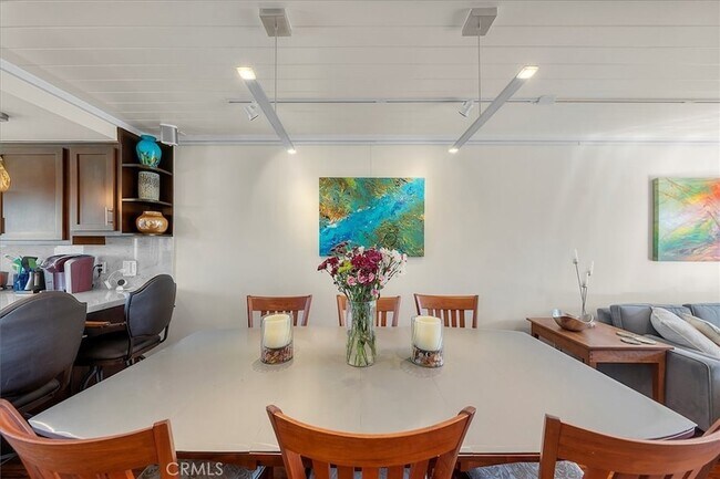 Building Photo - 760 Manhattan Beach Blvd