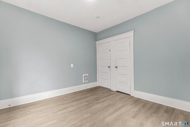 Building Photo - 105 Carleton Ave