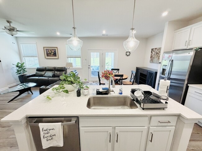 Building Photo - 667 Honeydew Dr