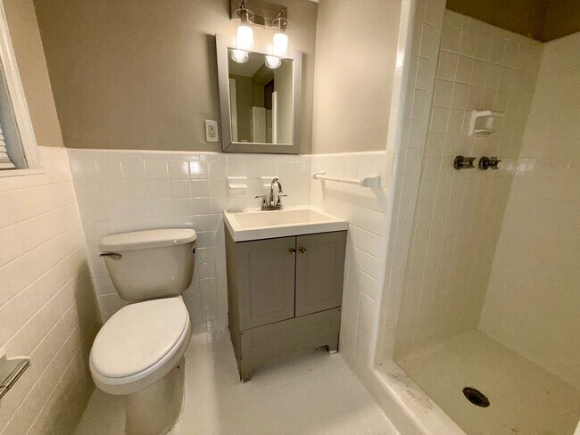 Building Photo - 101 Jones Valley Dr SW