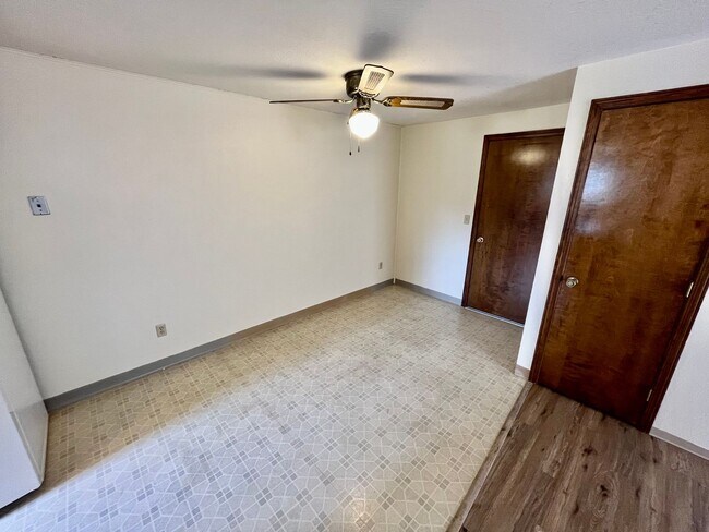 Building Photo - 182 SE Atwood Ave