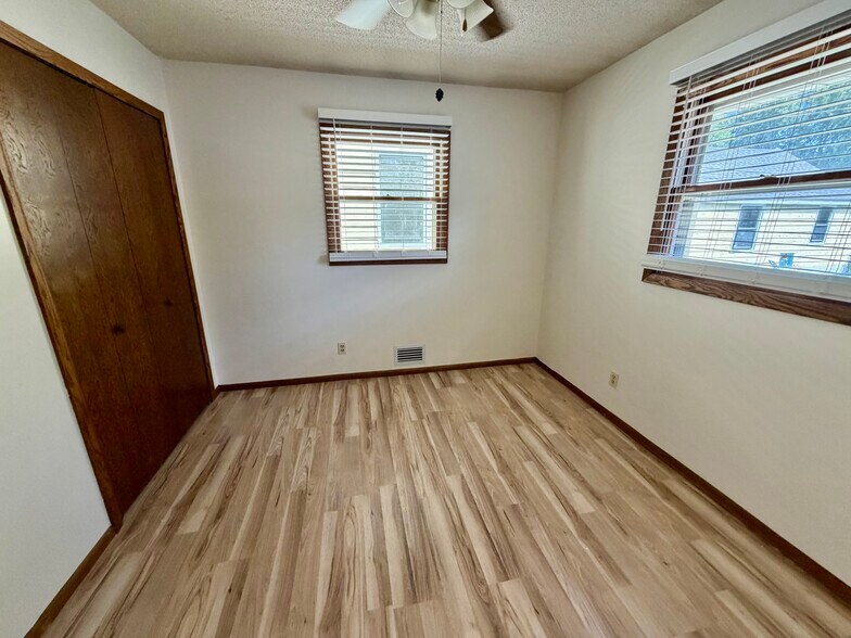 Building Photo - 2098 Sherwood Ave