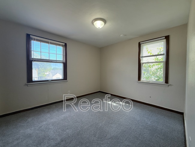 Building Photo - 1753 E Frankfort St