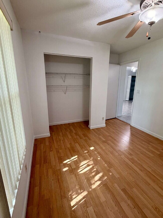 Building Photo - 147 Sunflower Cir