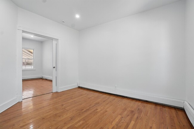 Building Photo - 419 S 7th Ave