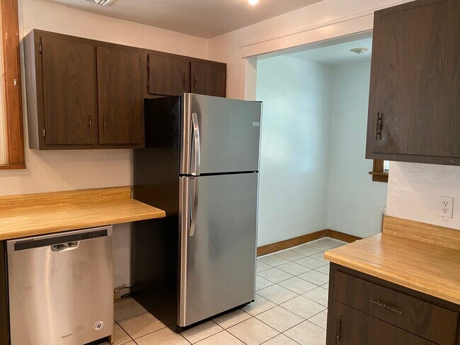 Kitchen - 107 W Sycamore St