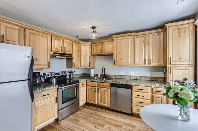 Building Photo - 91 Pearl St