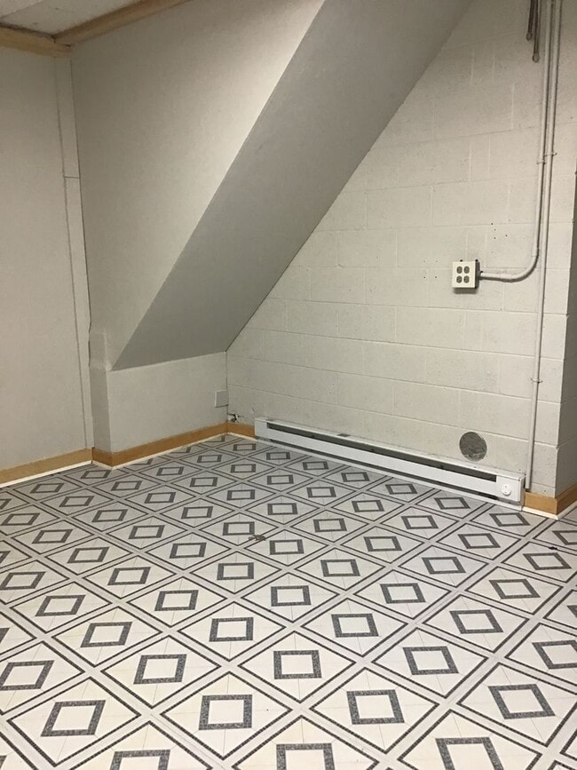 Building Photo - Spacious Mountain Home With Finished Basement & Great Location!