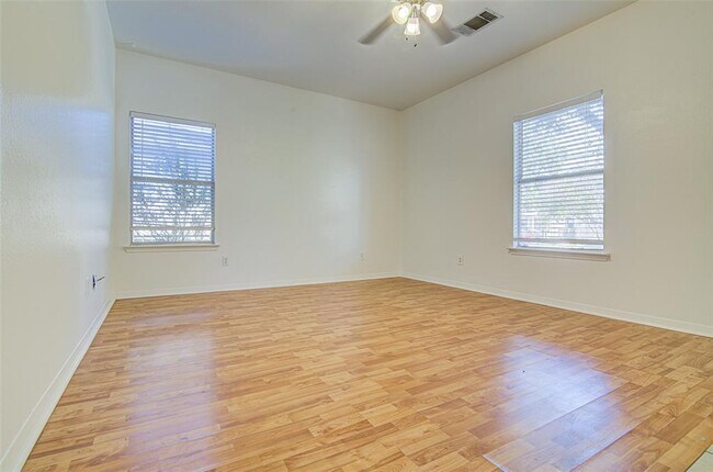 Building Photo - 4605 Ribbecke Ave