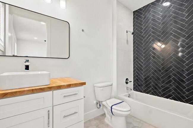 Building Photo - 2138 W Nassau St