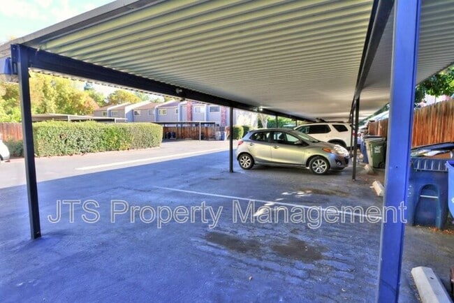 Building Photo - 45 Derow Ct