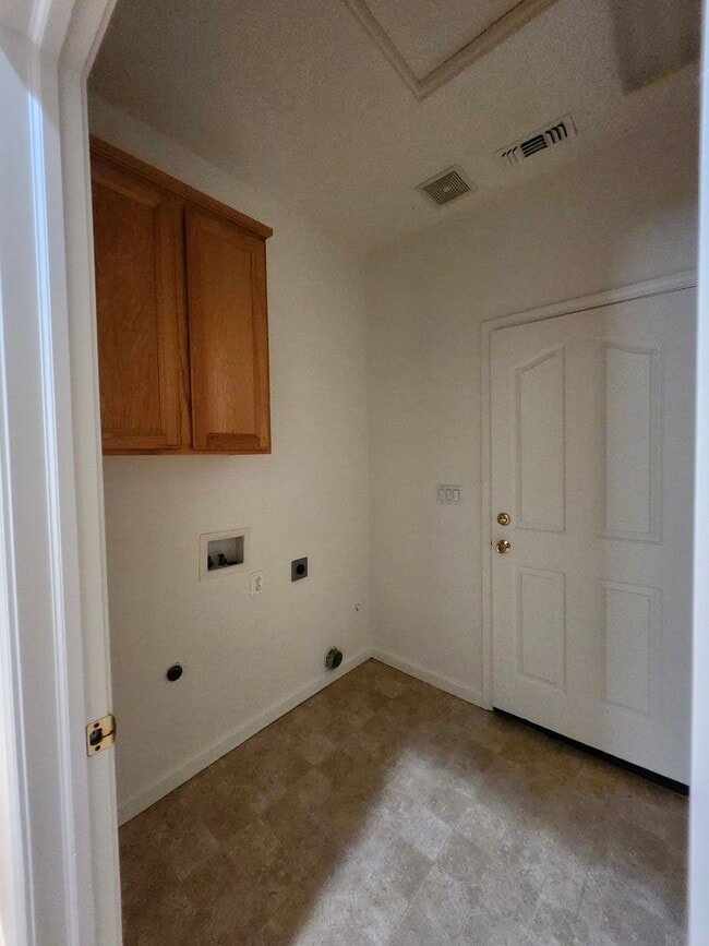 Building Photo - Beautiful Yuba City home located in a cul-de-sac