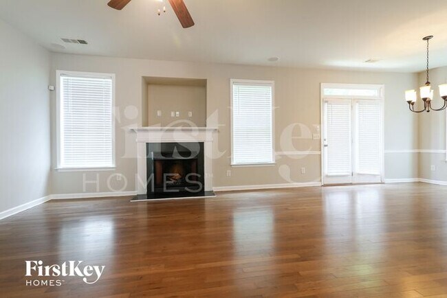 Building Photo - 3310 Castleberry Village Cir