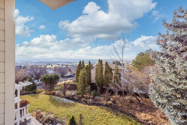 Building Photo - 5663 Basin View Dr