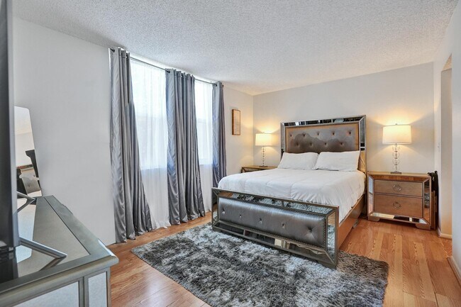 Building Photo - 9480 Poinciana Pl