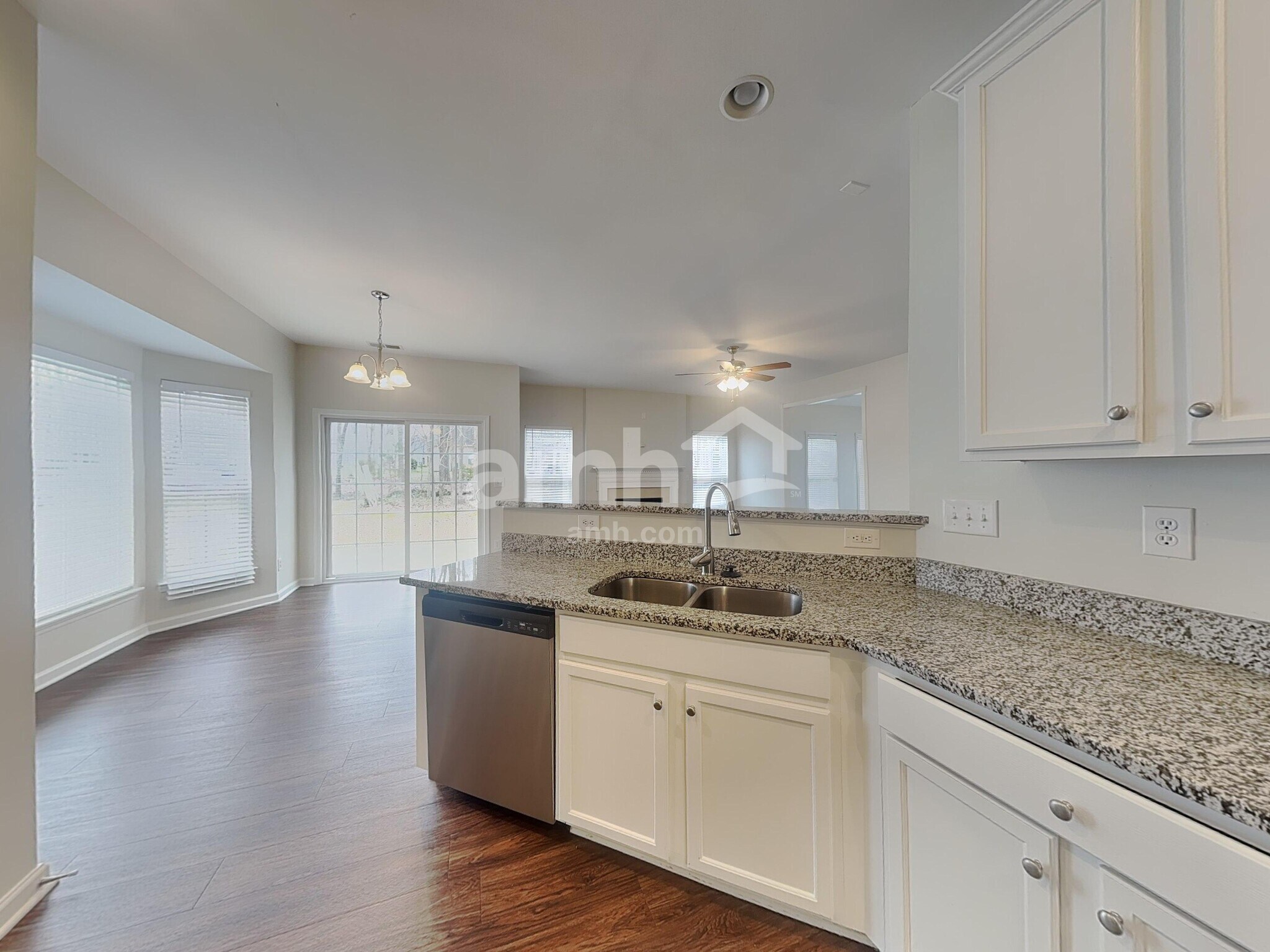 Building Photo - 1019 Canopy Dr