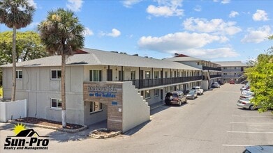 Building Photo - 900 S Peninsula Dr