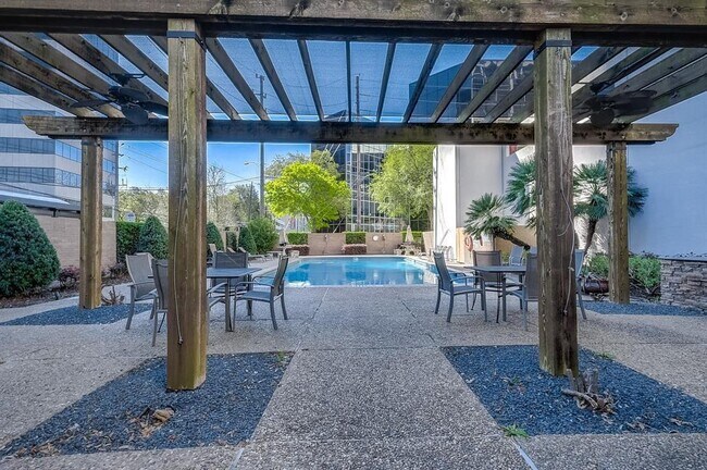 Building Photo - 5001 Woodway Dr
