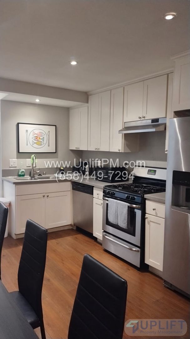 Building Photo - 36th (3637-3639)