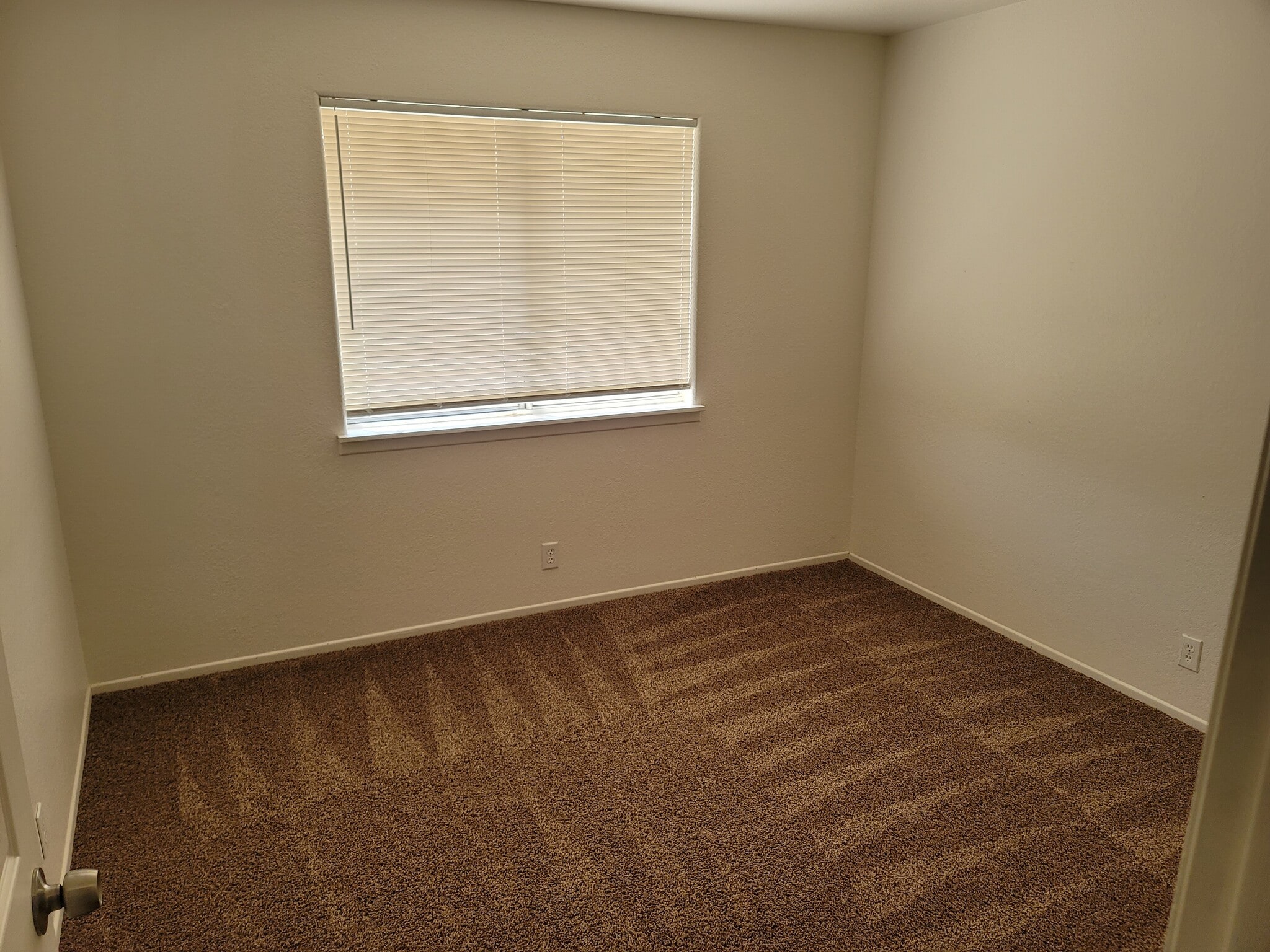 Building Photo - 9230 Karen Ave