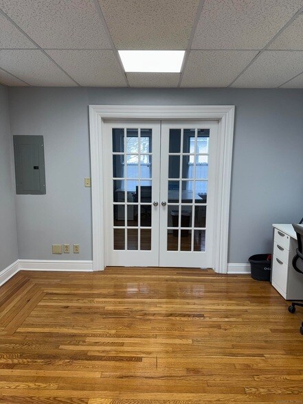 Building Photo - 211 Montowese St