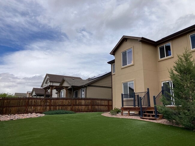 Building Photo - 5 Bed 3.5 Bath 3 Car Garage with AC